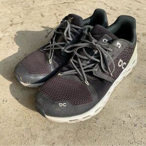 On Cloudstratus Mens 8.5 Shoes Black Running Walking Athletic USED